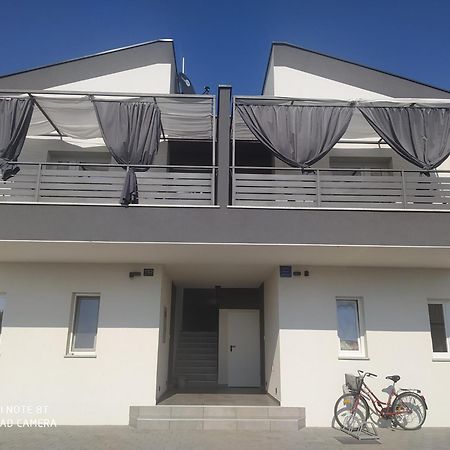 Apartments Laura Fažana Esterno foto